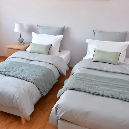 Au Pied Du Vignoble *